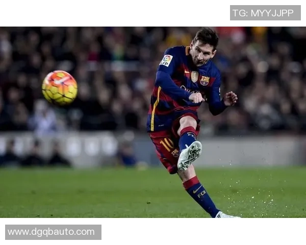 C罗956球，逐梦1000！梅西三年内或将登顶，足坛传奇何去何从？